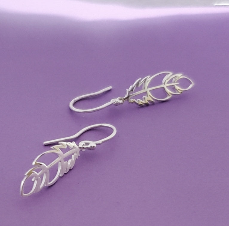 Aretes plumas