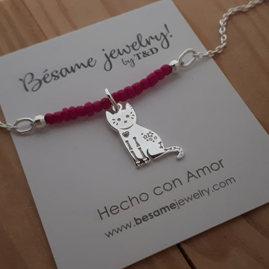 Pulsera Gato y chaquiras