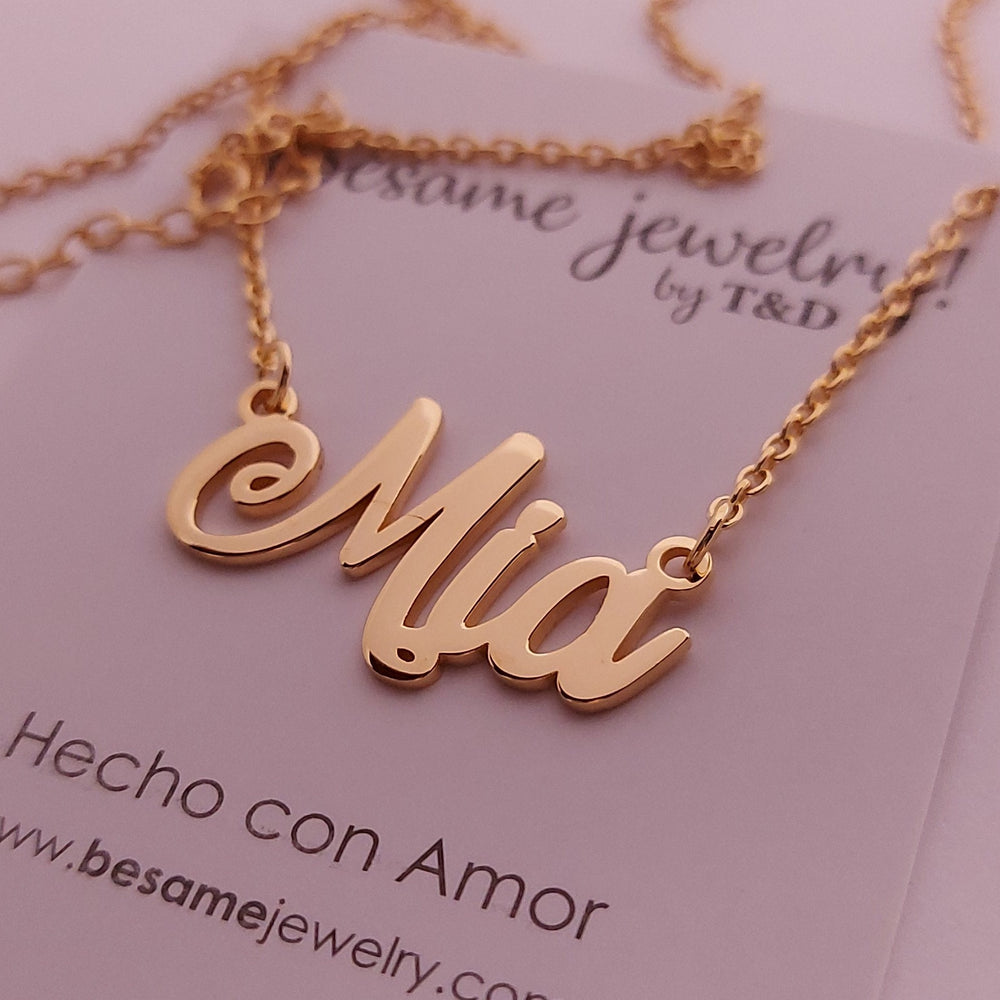 collar nombre plata con baño de oro dorado
