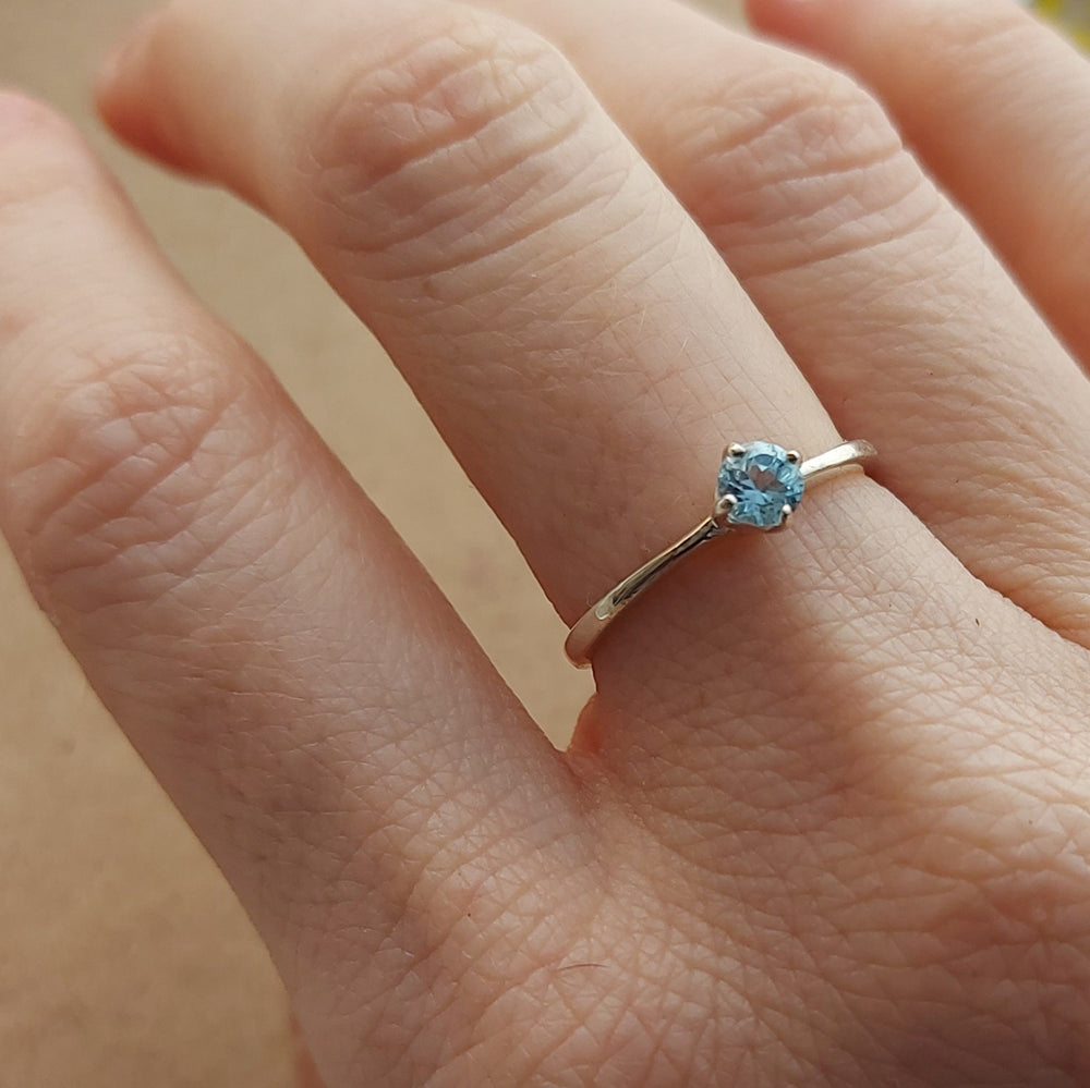 anillo compromiso solitario promesa