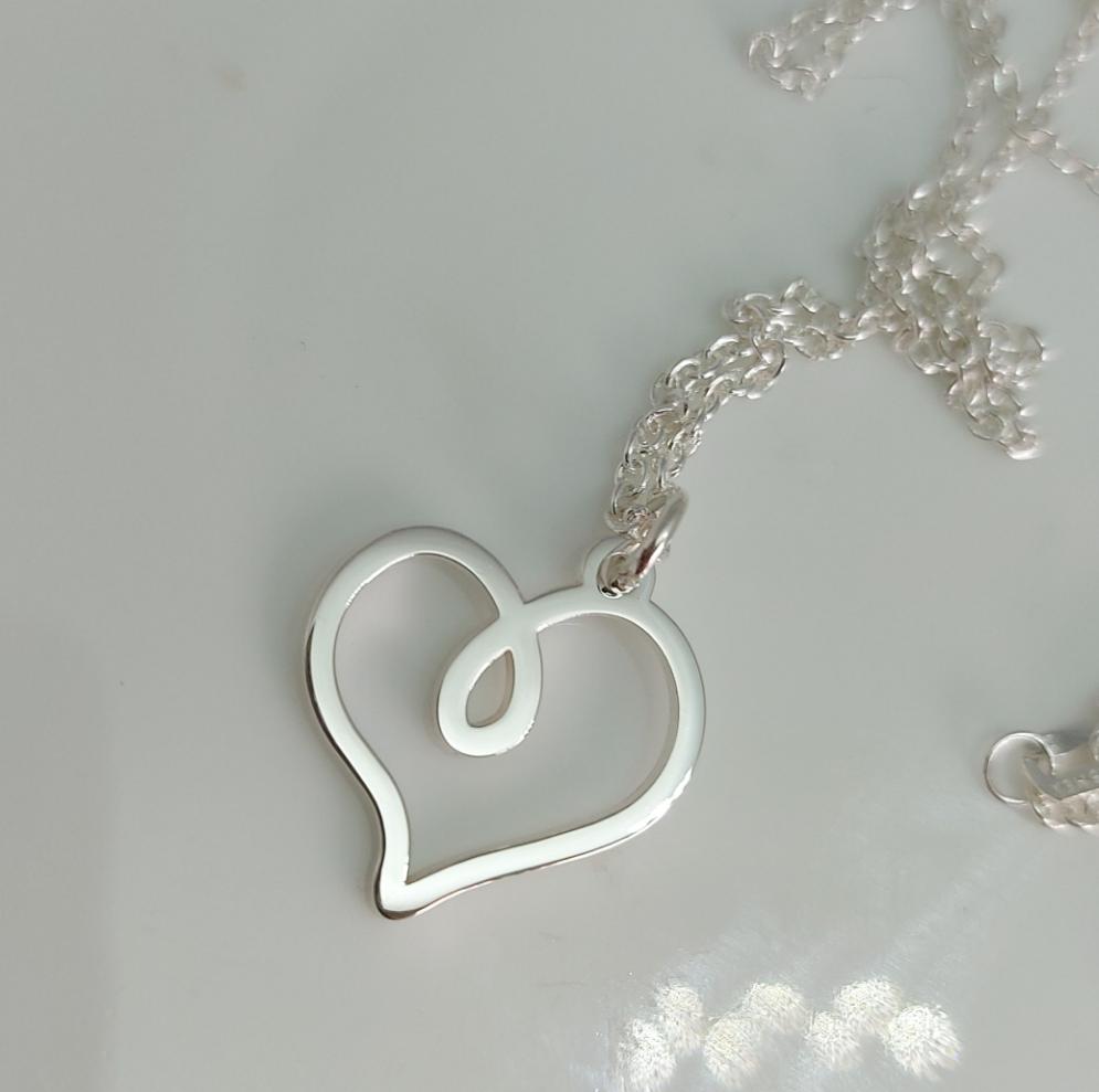 Collar Corazón Silueta