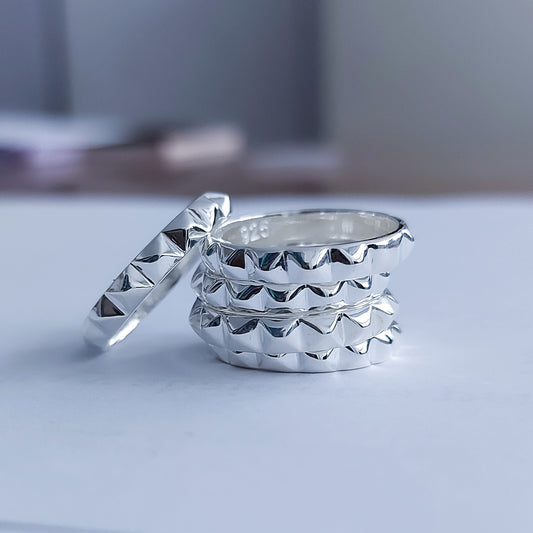 Anillo Rockstar Pico tipo estoperol