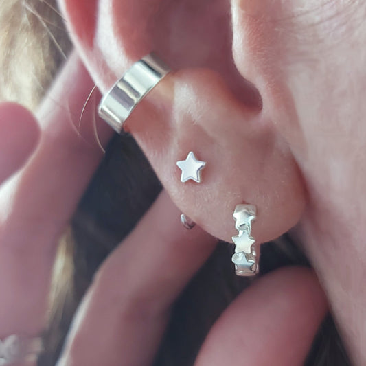 Arracada tipo Huggies estrellas