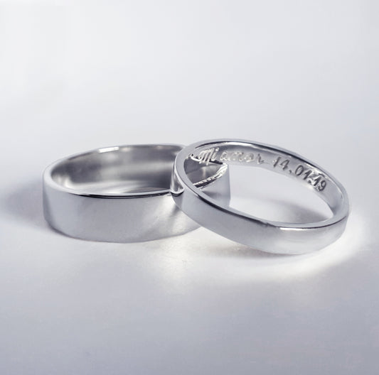 Par de Argollas lisas Grabado por dentro