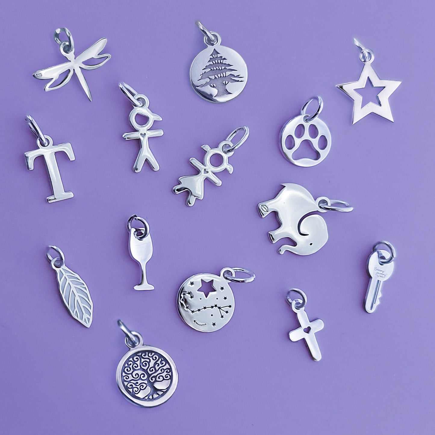 Pulsera dijes hilo rojo