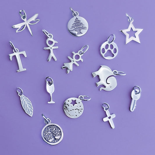 Pulsera dijes hilo rojo