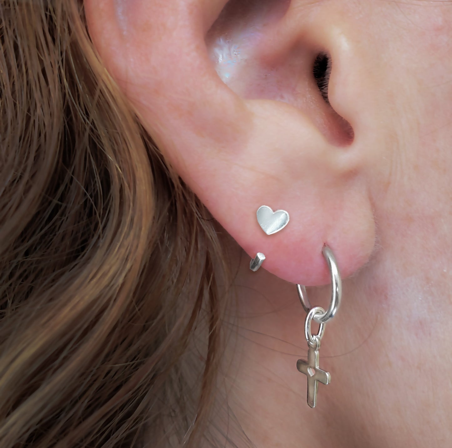 Aretes mini corazones