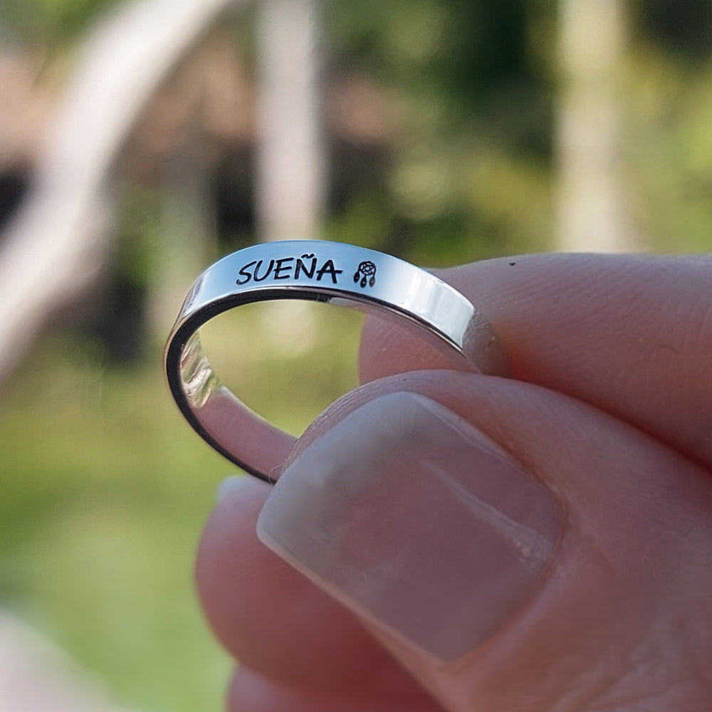 anillo grabado sueña palabra