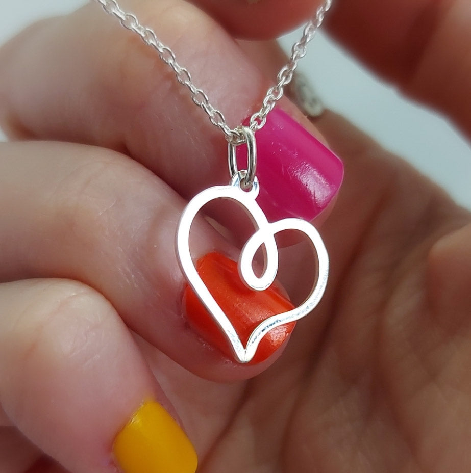Collar Corazón Silueta